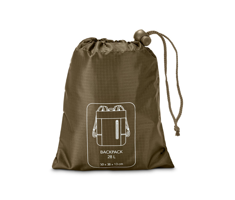 Ein khaki-farbener, faltbarer Rucksack, der mit einer Kordel zusammengezogen ist.