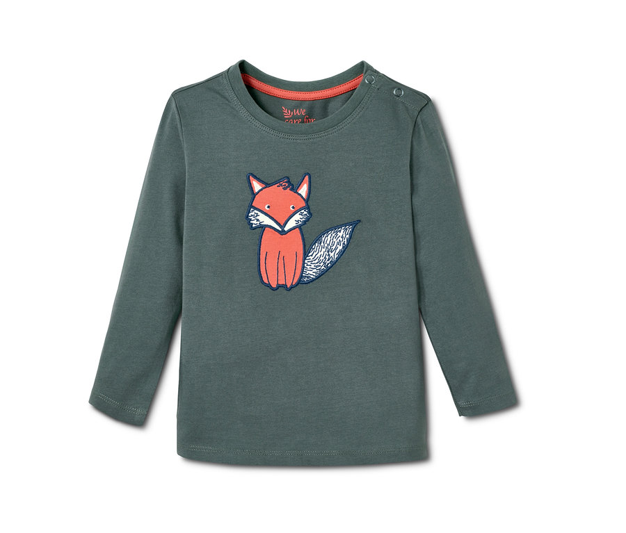 Ein grünes Langarmshirt mit einem Fuchs-Applikation.