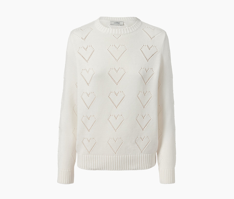 Weißer Strickpullover mit Herzmuster.