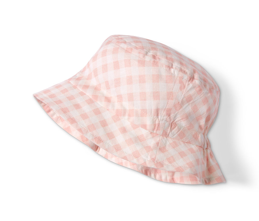 Nahaufnahme eines rosa-weiß karierten Hutes.