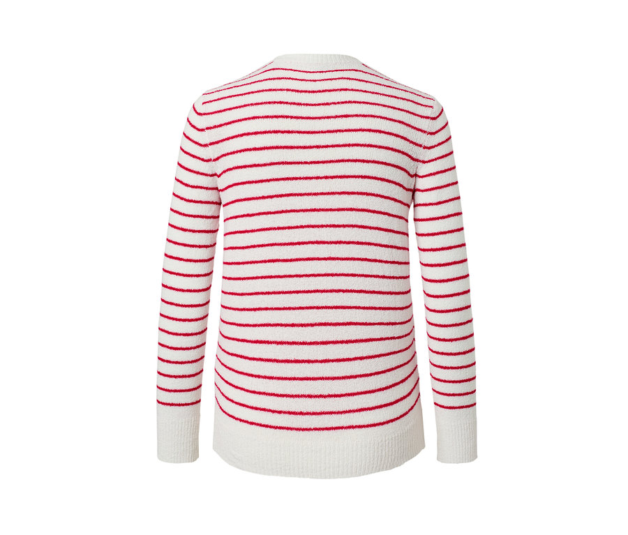 Rückansicht einer Strickjacke in Boucléoptik mit roten horizontalen Streifen auf weißem Hintergrund.