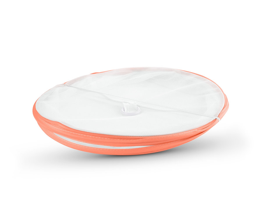 Eine korallenfarbene, faltbare Abdeckhaube mit Netz.