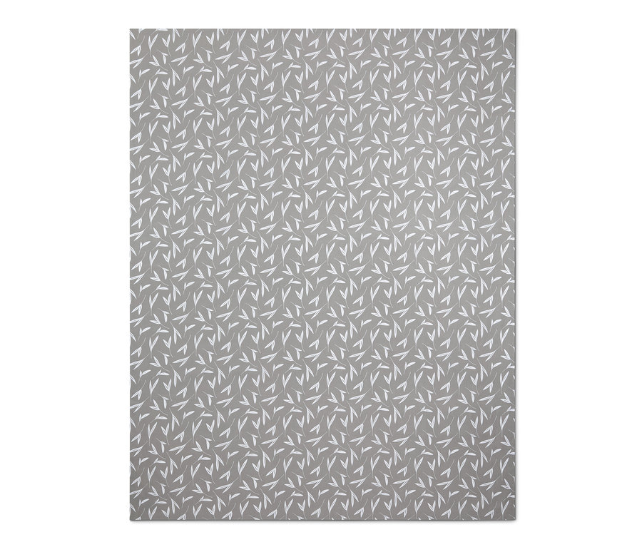 Graue Outdoor-Tischdecke mit weißem Blattmuster.