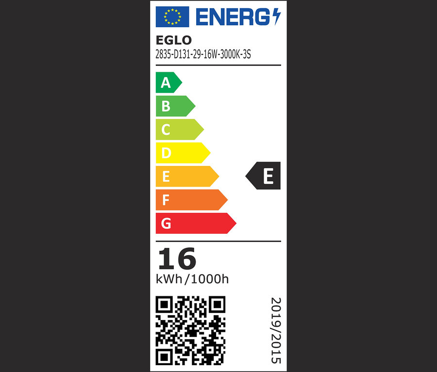 Energieetikett einer LED-Deckenleuchte aus Holz.
