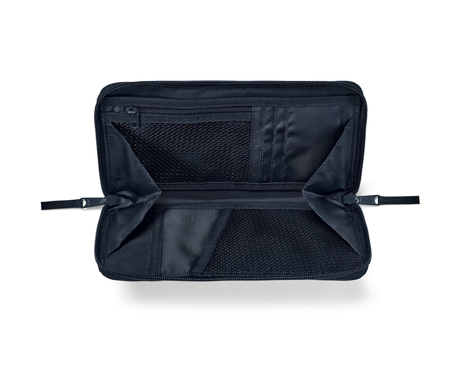 Geöffnete schwarze Dokumentenmappe mit Fächern und Reißverschluss.