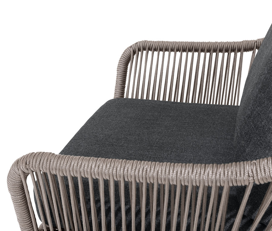 Detailaufnahme eines Lounge-Sets mit Textilgeflecht.