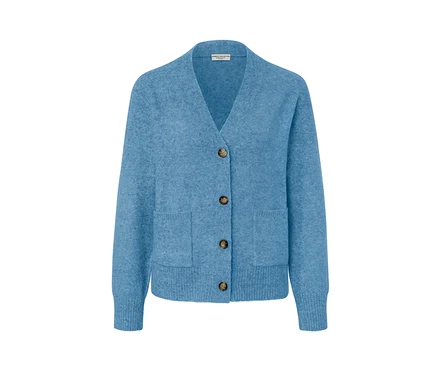 Hellblaue Strickjacke mit Wolle und braunen Knöpfen.