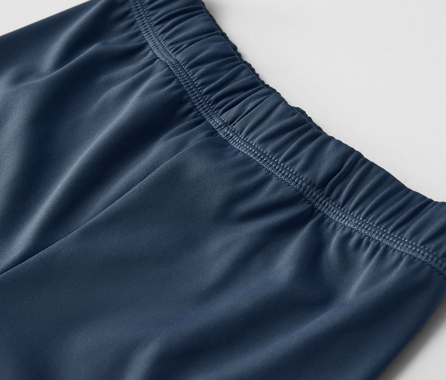 Detailaufnahme von Kinder-Schwimmradler mit UV-Schutzfaktor 80, mit Gummibund.