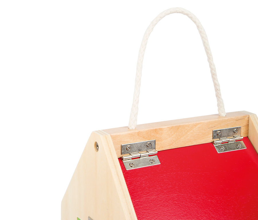 Detailansicht des small foot Schlosshaus aus Holz mit rotem Dach und Seilgriff.
