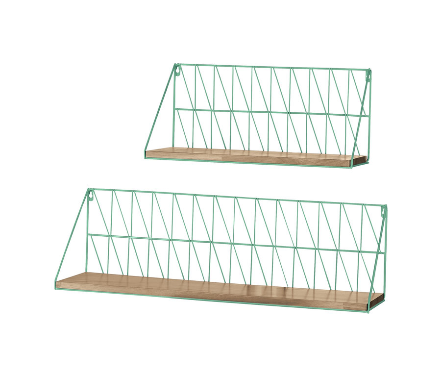 Zwei salbeifarbene Wandregale.