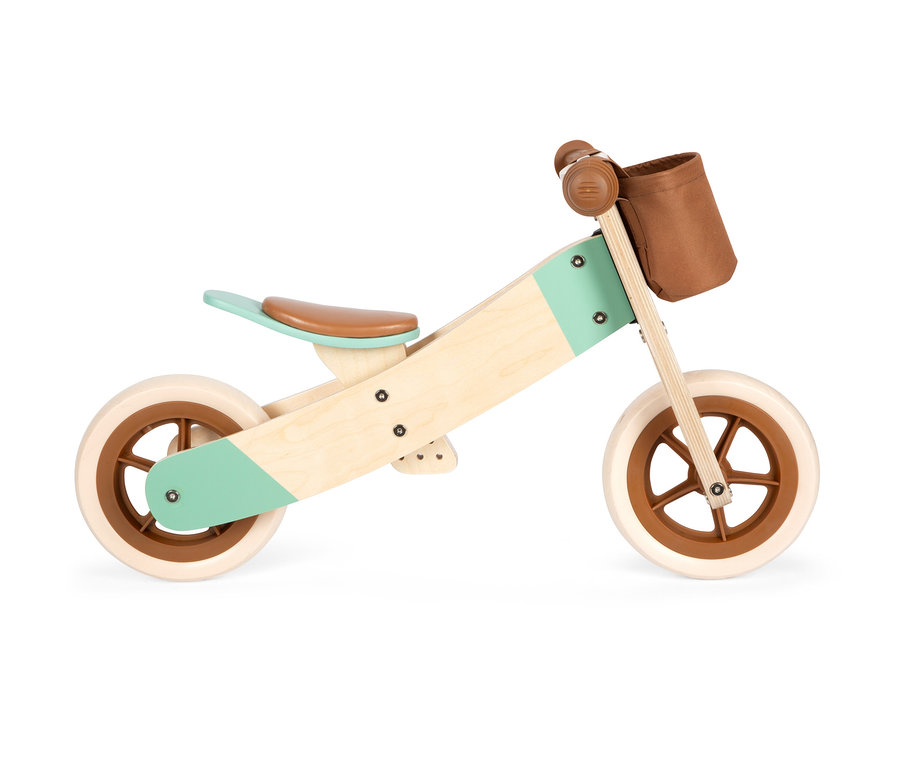 small foot Laufrad und -dreirad-Trike »Maxi« aus Holz mit braunem Sattel und Korb.