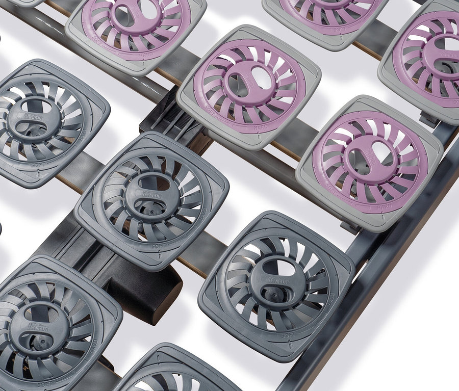 Detailansicht eines TEMPUR® »Premium Flex 500« Lattenrosts mit verstellbaren Elementen in Grau und Lila.