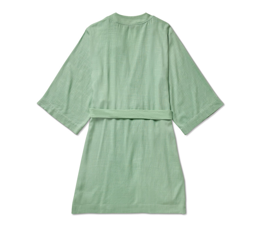 Grüner Morgenmantel mit Gürtel.