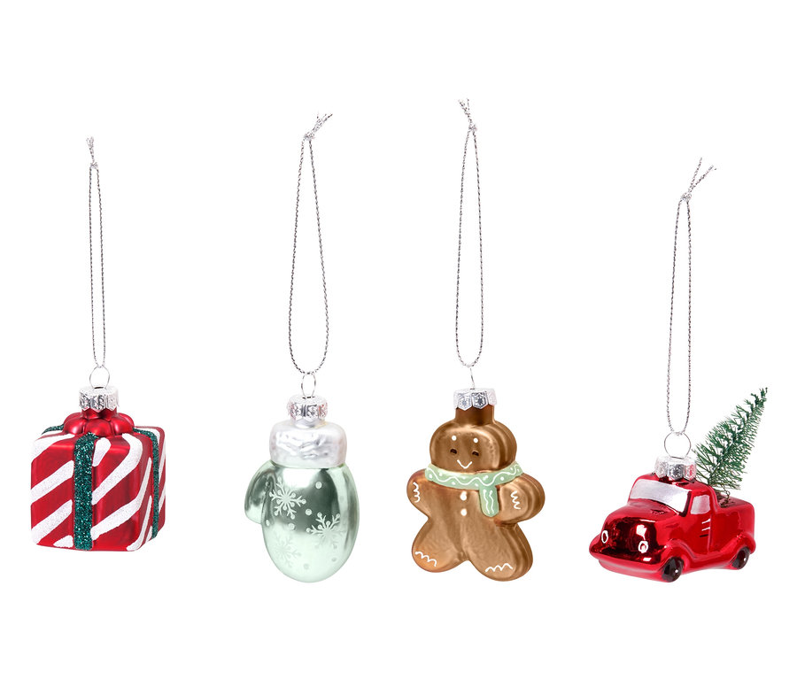 Vier Weihnachtskugeln, von links nach rechts: rotes Geschenk mit weißen Streifen, grüner Handschuh mit Schneeflocken, Lebkuchenmann mit grünem Schal, rotes Auto mit Weihnachtsbaum.