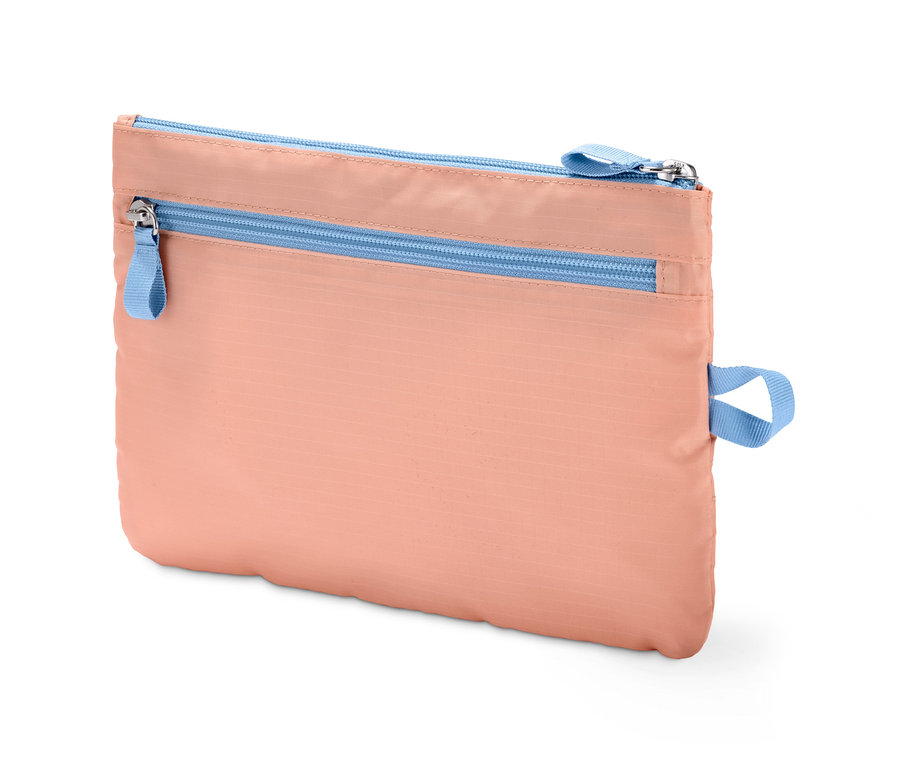 Ein pfirsichfarbener Taschen-Organizer mit blauen Reißverschlüssen.