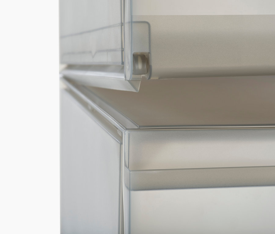 Detailaufnahme von zwei transparenten Joseph Joseph Premium-Schuhaufbewahrungsboxen.