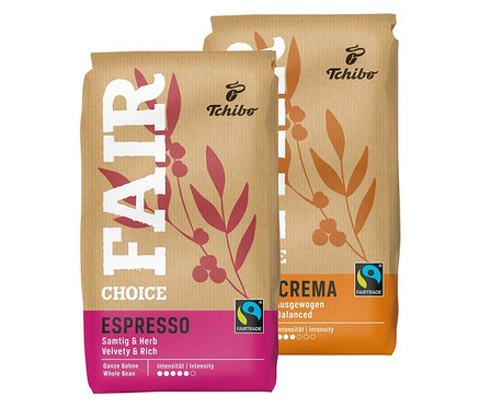 Zwei Packungen Tchibo Fair Choice Kaffee: Espresso mit lila Streifen und Crema mit orangefarbenem Streifen.