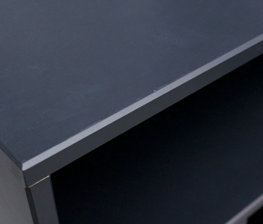 Detailaufnahme der Oberseite des Woood Schrank »James« in schwarz-walnuss.