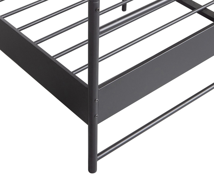 Detailansicht vom schwarzen Metallbett Woood »Bunk« 160 x 200 cm.
