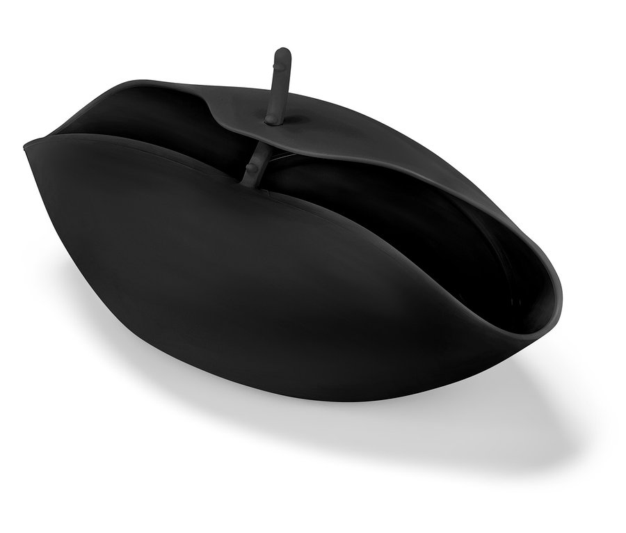 Schwarzes Gefäß mit einem dünnen Stab in der Mitte.