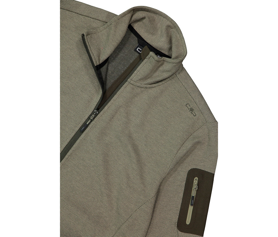 Nahaufnahme einer olivgrünen Jacke mit Reißverschluss und Tasche.