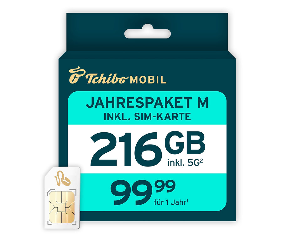 Verpackung des Jahrespaket M mit 132 GB inkl. SIM-Karte von Tchibo Mobil und eine SIM-Karte sind zu sehen.