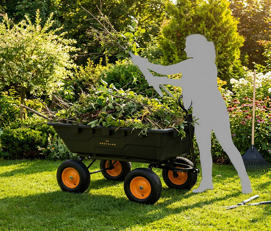 Silhouette einer Frau, die Äste in den Westmann »Prakta L« Gartenwagen mit Kippfunktion legt. Im Hintergrund Garten.