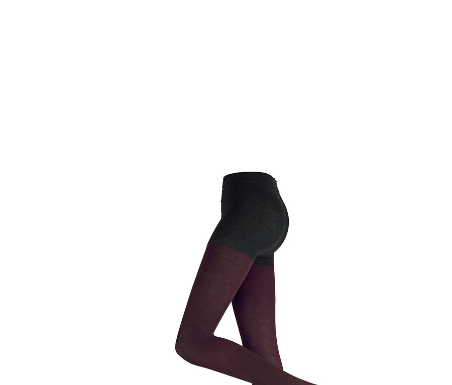Beine in einer Struktur-Strumpfhose.