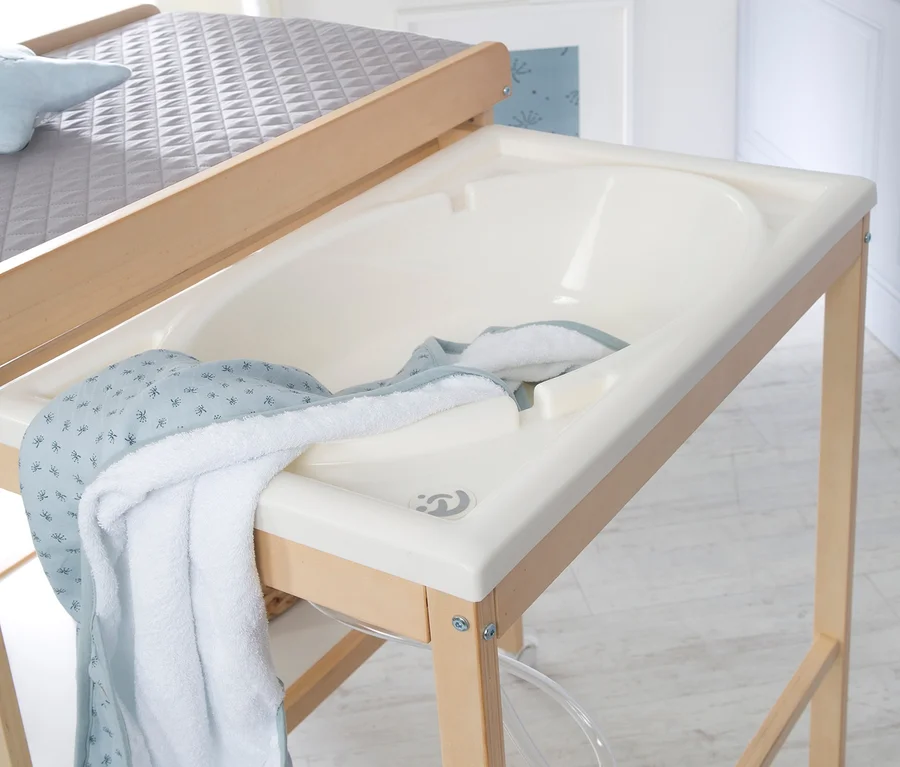 roba Bade-Wickel-Kombination "Baby Pool" mit Badewanne, Wickelauflage und Handtuch.