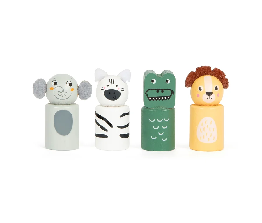 Vier hölzerne small foot Ludo Safari Figuren: Elefant, Zebra, Krokodil und Löwe.