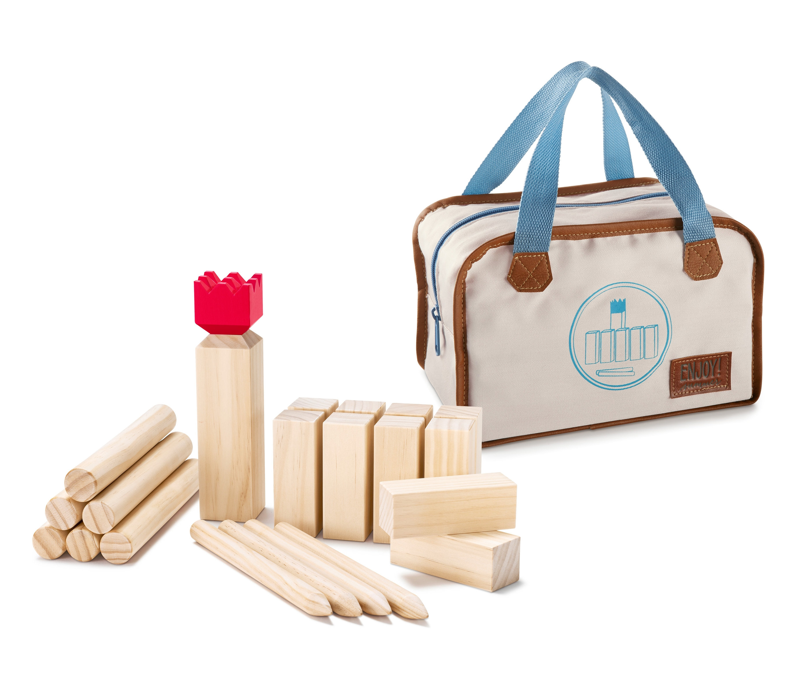 Ein Kubb-Spiel liegt neben einer Tragetasche.