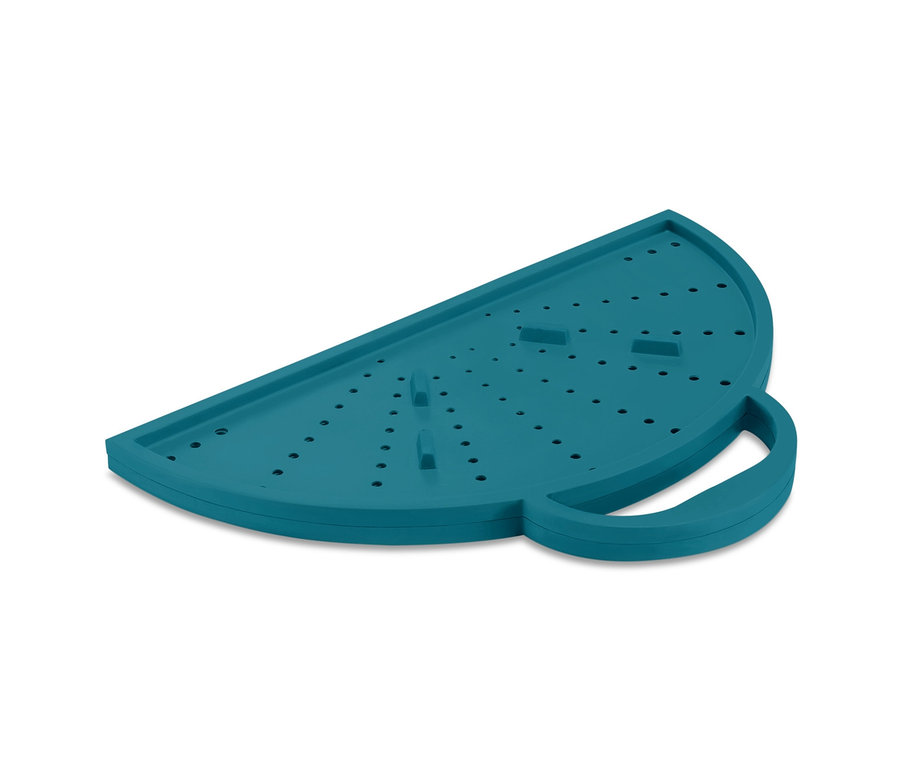 Ein türkisblauer 3-in-1-Pfannenspritzschutz mit Löchern und Griff.
