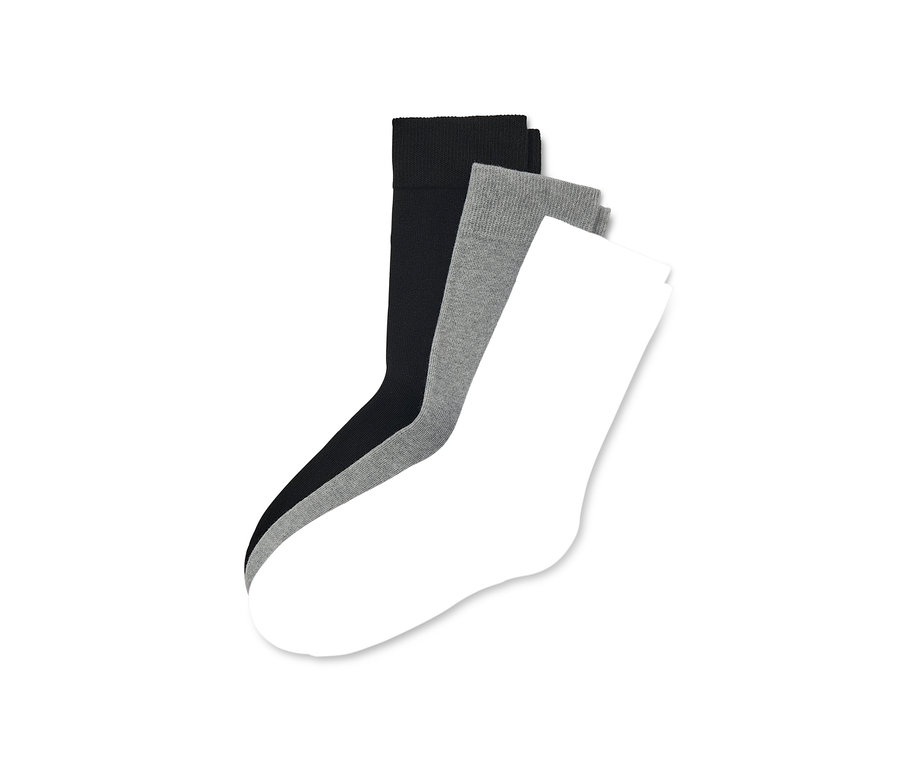 Drei Paar Socken: Schwarz, Grau und Weiss.
