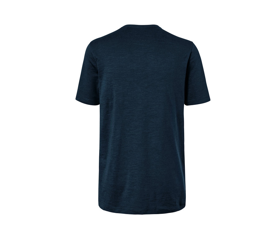 Ein marineblaues T-Shirt.