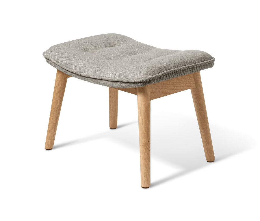 Grauer Sessel mit Fußhocker.