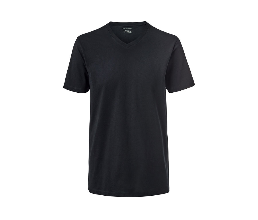 Schwarzes T-Shirt mit V-Ausschnitt.