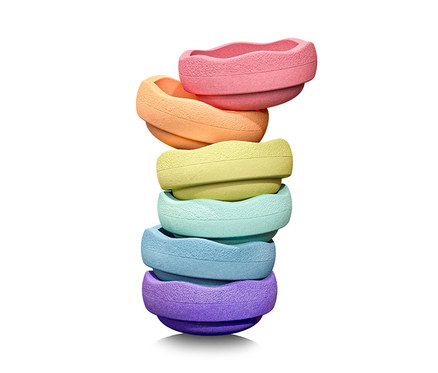 Gestapelte Stapelsteine® Original »rainbow pastel« in Farben von Lila nach Rosa.