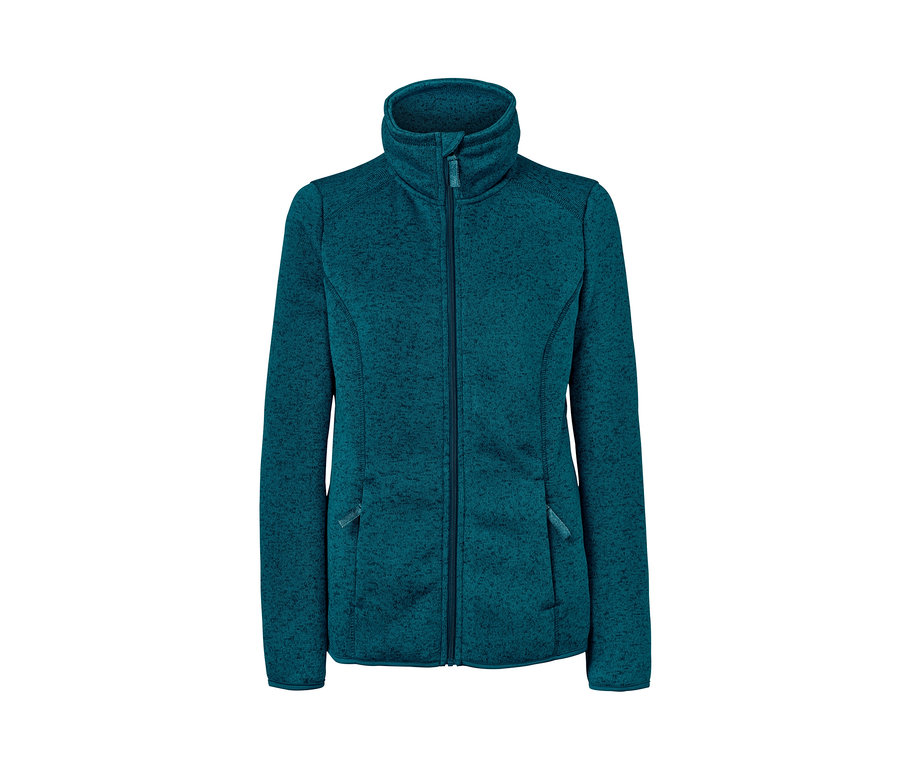 Eine dunkel türkis Strickfleecejacke mit recyceltem Material und Reißverschluss.