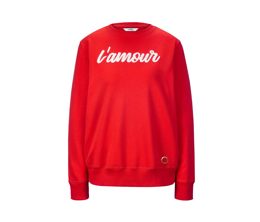 Rotes Sweatshirt mit dem Schriftzug "l'amour".