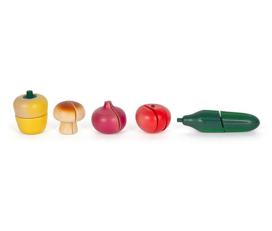 Gelbe Birne, brauner Pilz, rote Zwiebel, rote Tomate und grüne Gurke aus dem "small foot Schneide-Set Obst und Gemüse »fresh«".