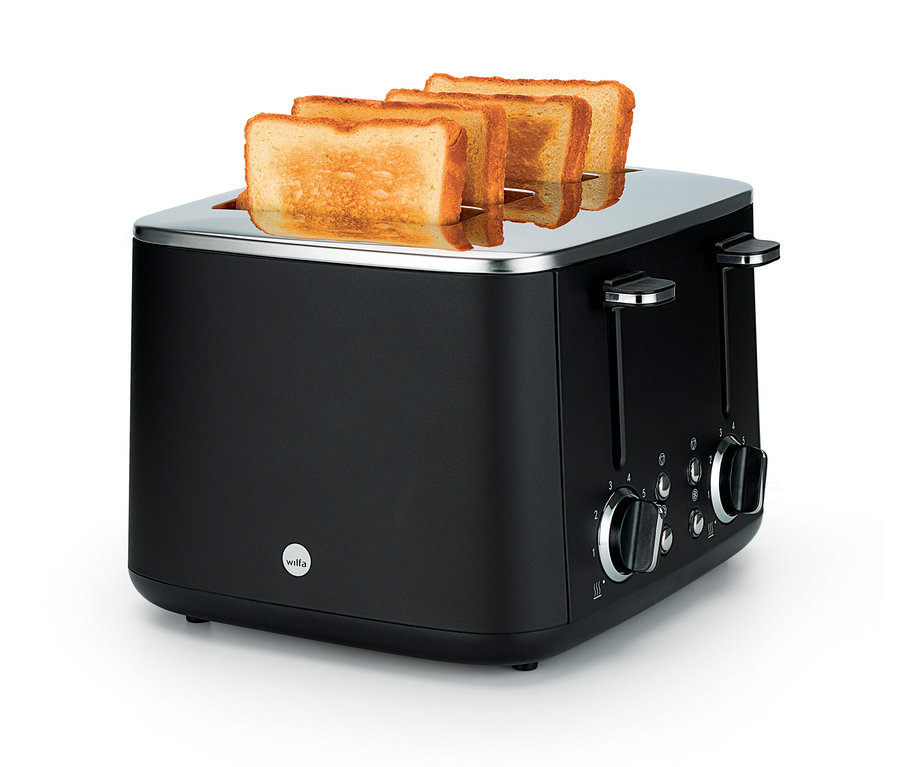 Vier Toastscheiben im schwarzen WILFA Toaster FAMILY.
