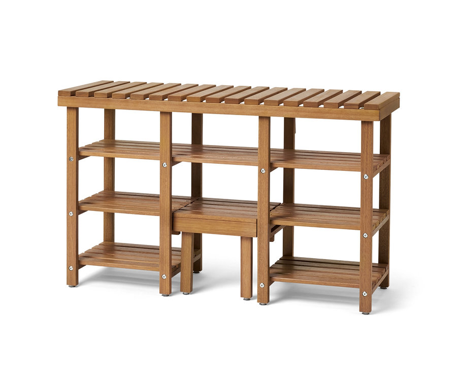 Hohe Schuh-Sitzbank mit Klapptritt.