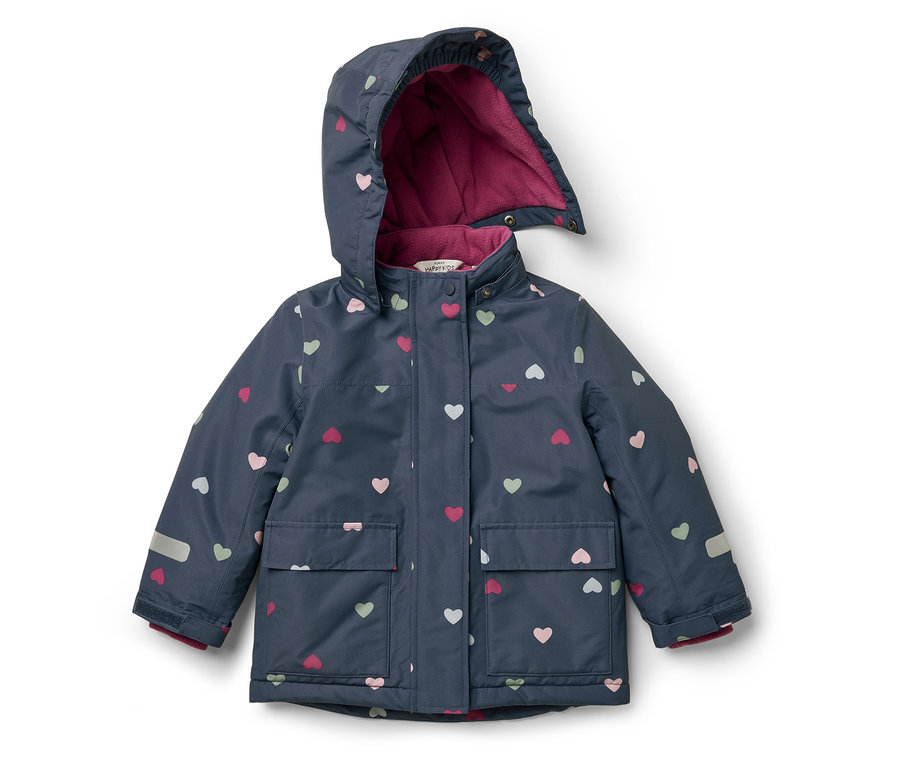 Eine blaue Jacke mit Kapuze und Herzmuster.