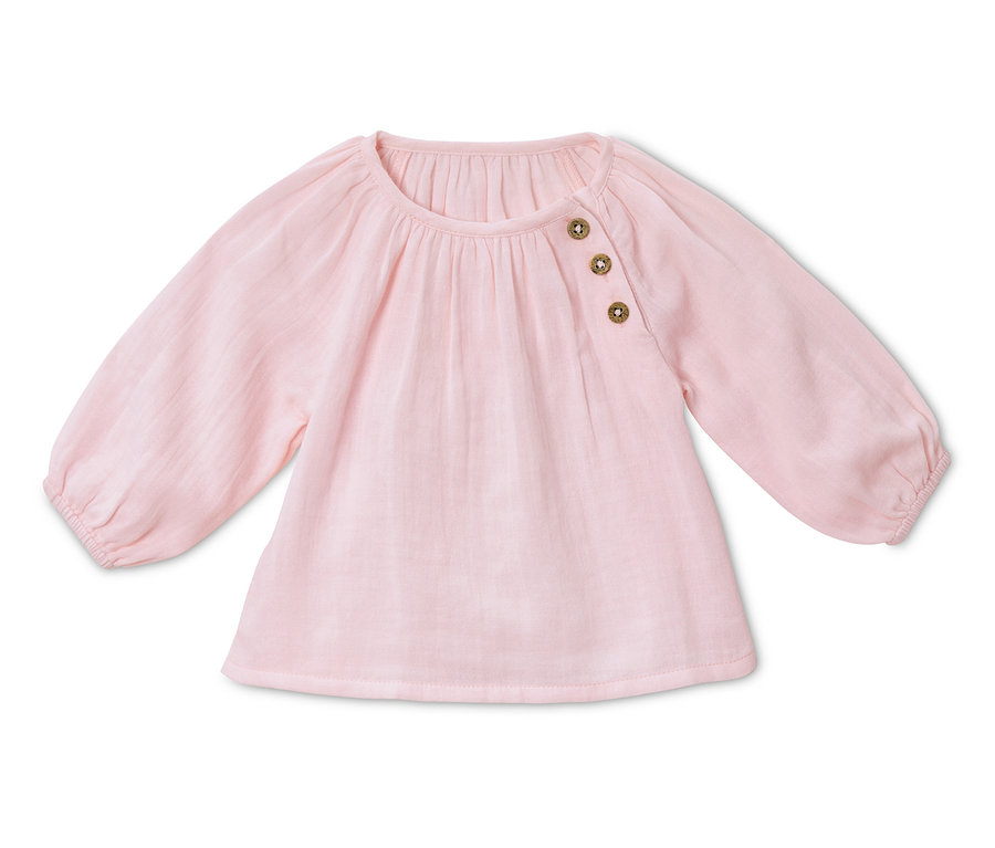 Rosa Bluse mit langen Ärmeln und Knöpfen.