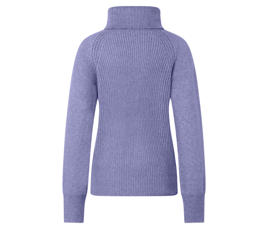 Lila Rollkragenpullover.