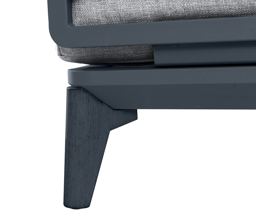 Detailansicht der anthrazitfarbenen Leco Lounge-Ecke »Moss« mit Tisch.