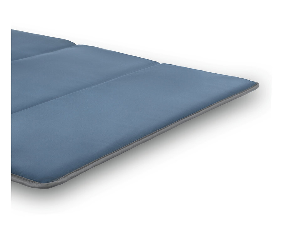 Nahaufnahme einer blauen Matratze mit grauer Umrandung.