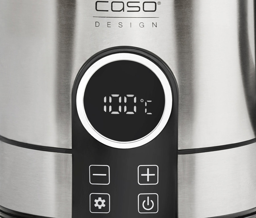 Nahaufnahme eines Caso-Wasserkochers mit Digitalanzeige, die 100°C anzeigt.