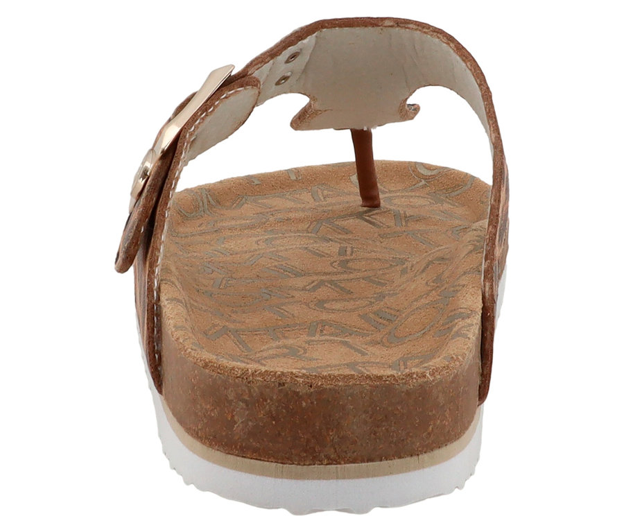 Nahaufnahme von hinten von Tom Tailor Zehentrenner, Leo mit braunem Riemen und weißer Sohle.