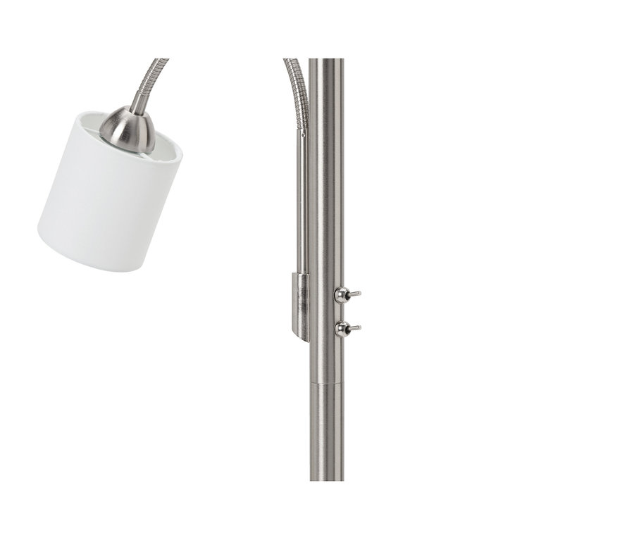 Nahaufnahme eines Lampenständers aus gebürstetem Metall mit zwei kleinen Kippschaltern, einem flexiblen silbernen Arm und einem weißen zylindrischen Lampenschirm.